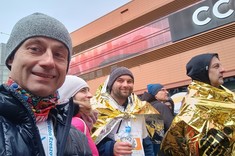 Po biegu w czasie dekoracji. Od lewej: R. Jakubowski, D. Lichoń, M. Motyka,