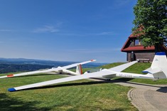 Nowy hangar Akademickiego Ośrodka Szybowcowego w Bezmiechowej