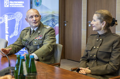 Od lewej: gen. bryg. T. Zybiński, prof. PRz B. Zatwarnicka-Madura,