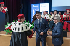 Uroczyste wręczenie wyróżnienia dla najlepszego lotnika nadane przez Światowe Stowarzyszenie Lotników Polskich,