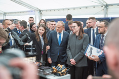 Premierzy Donald Tusk i  Julia Swyrydenko w Strefie EXPO,